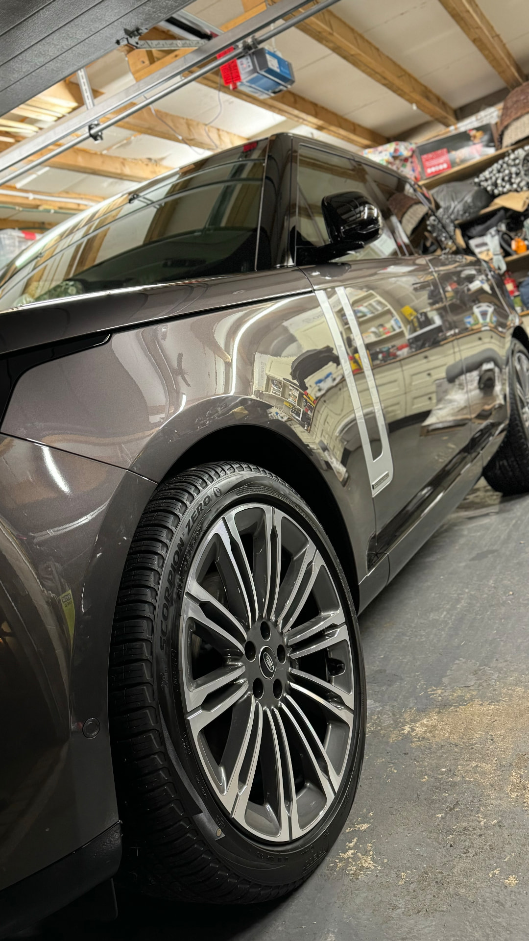 Range Rover with a freshly detailed gloss finish after a Deep Clean